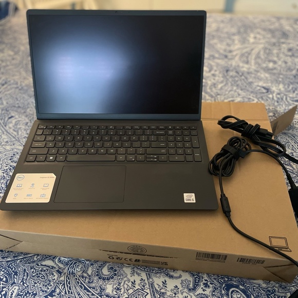 Dell Inspiron 15 Laptop Computer - Picture 2 of 12